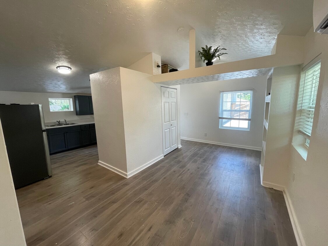 Photo - 905 E Crenshaw St (Tampa, FL)