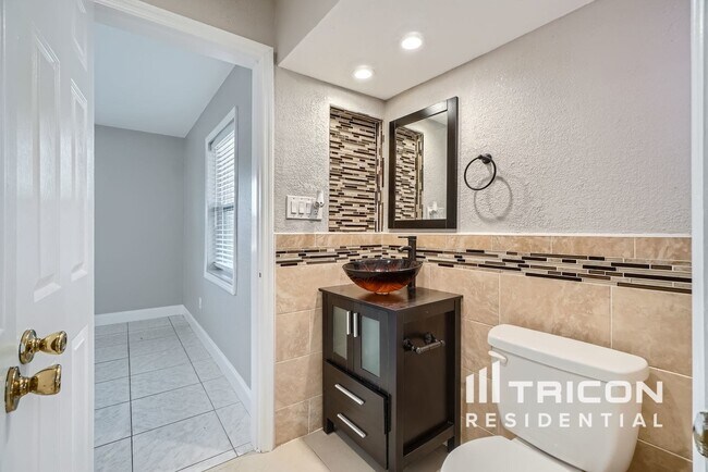 Foto del edificio - 7025 Fairlawn St