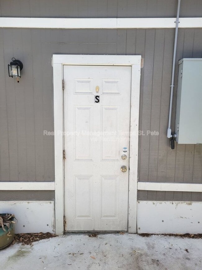 Building Photo - 618 17th Ave S