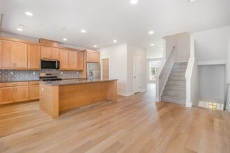 Building Photo - 6 Seover Way