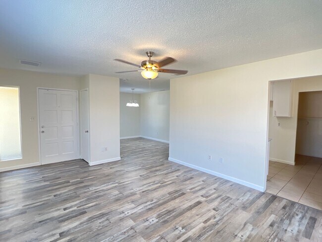 Building Photo - Northwest Bakersfield Home