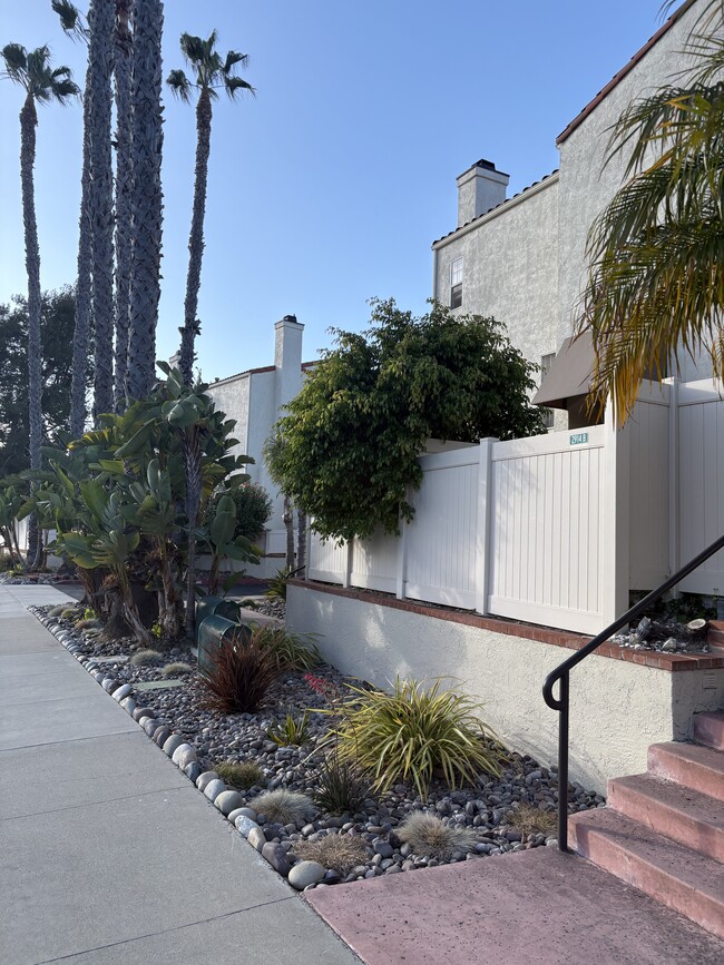 Building Photo - 2914 Luciernaga St