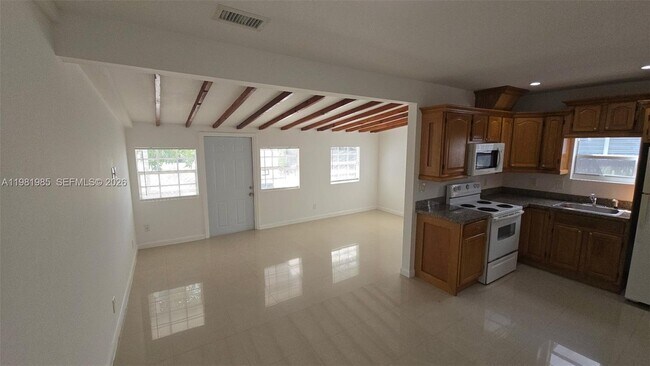 Foto del edificio - 6761 SW 13th Terrace