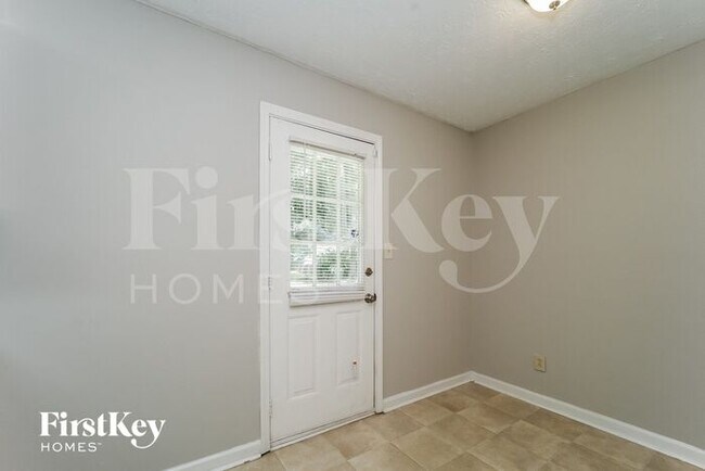 Foto del edificio - 6093 Lynwood Dr