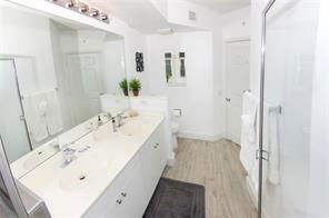 Foto del edificio - 17842 N Bay Rd