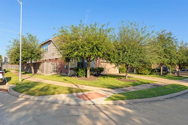 Foto del edificio - 5531 Drumlin Field Way
