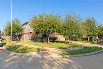Building Photo - 5531 Drumlin Field Way