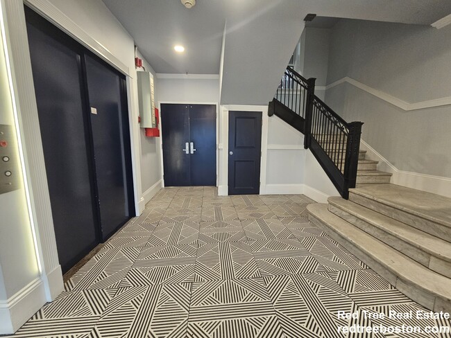 Building Photo - 111 Park Dr