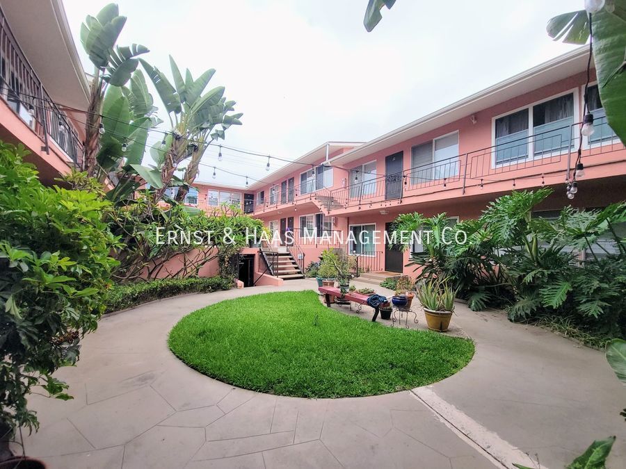 Foto principal - Beautifully Remodeled 1 Bedroom Condo Step...