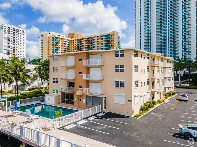 Building Photo - Attache Gardens Apartments