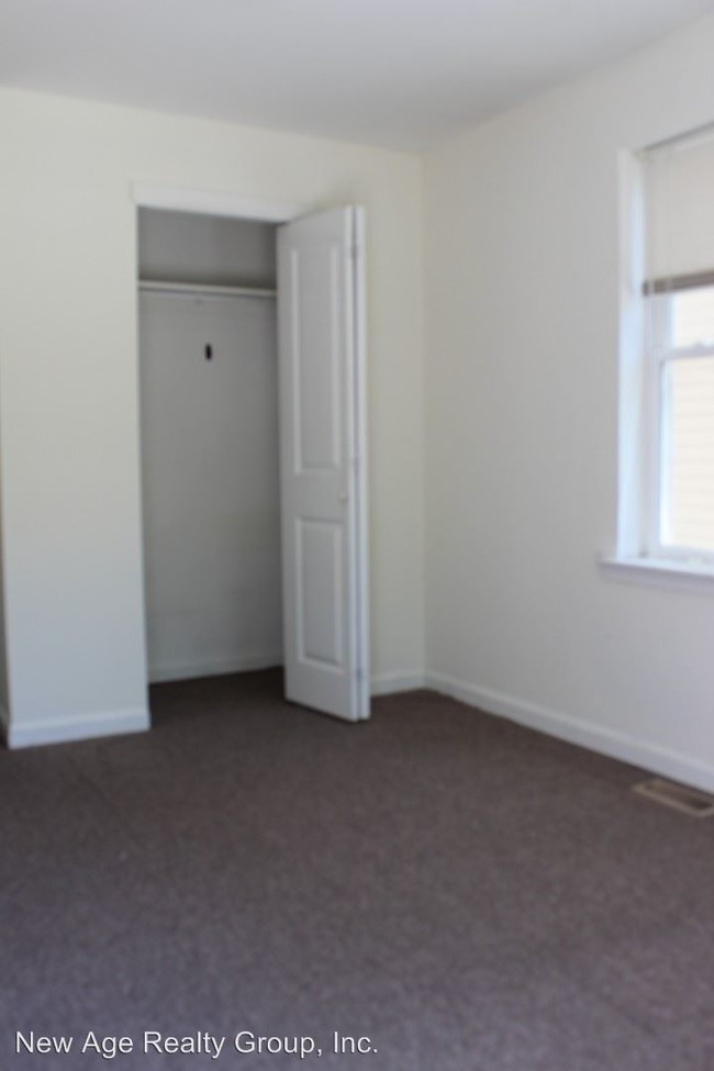 Building Photo - 1240 S 45th St