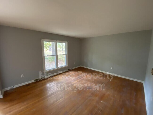 Foto del edificio - 727 Chalklevel Rd