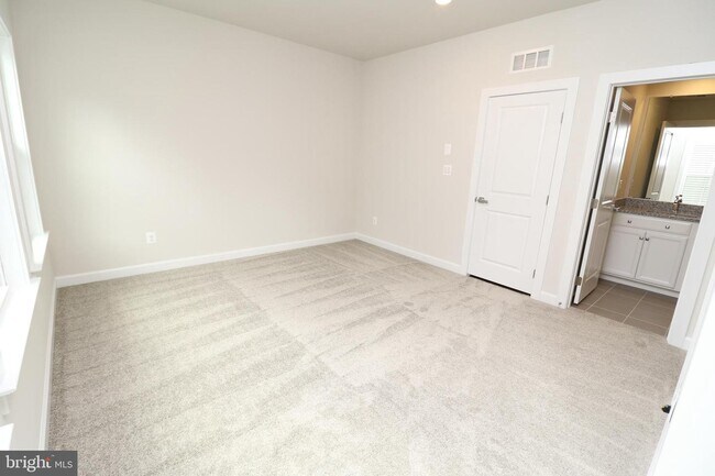 Building Photo - 13223 Lake Waterview Way