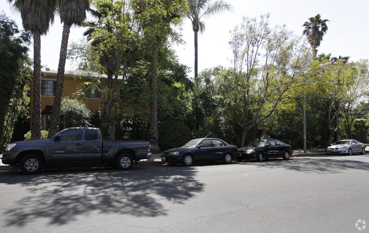 1260-1264 N Hayworth ¡alejado - 1260-1264 N Hayworth Ave