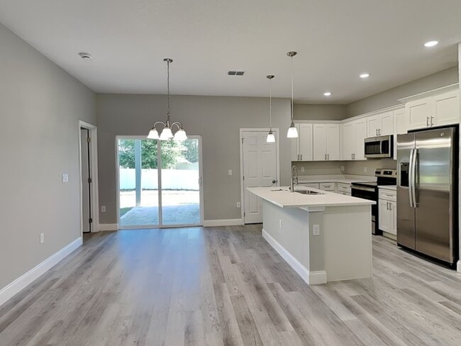 Building Photo - 7669 N Paris Dr