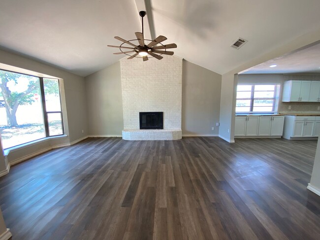 Building Photo - Spacious and Stunning Home – Your Dream Pr...