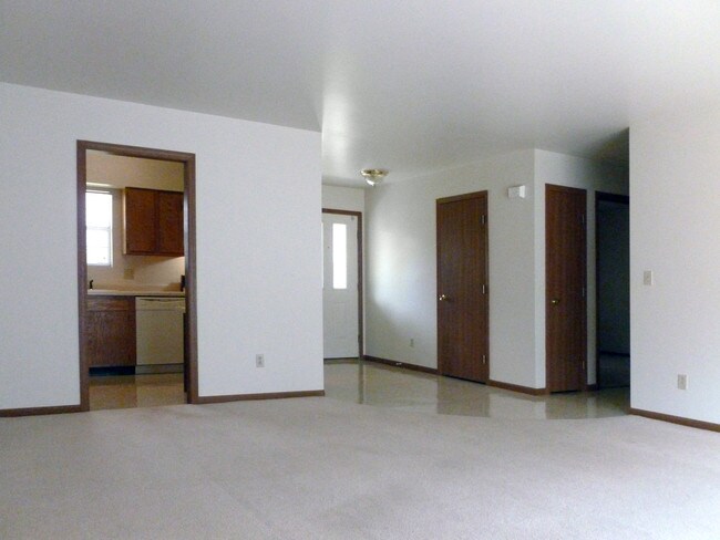 Building Photo - 42 Pear Tree Ln