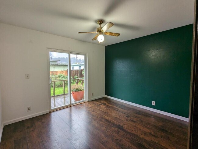 Building Photo - 1698 Willow Dr