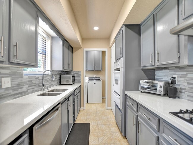 Building Photo - 21902 Meadowhill Dr