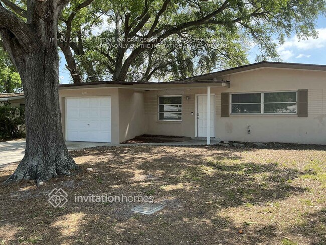 Building Photo - 2209 Curtis Dr S