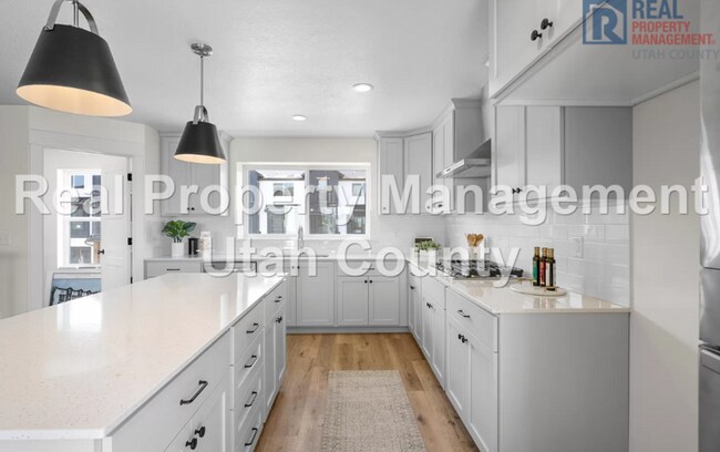 Building Photo - 367 S 610 E