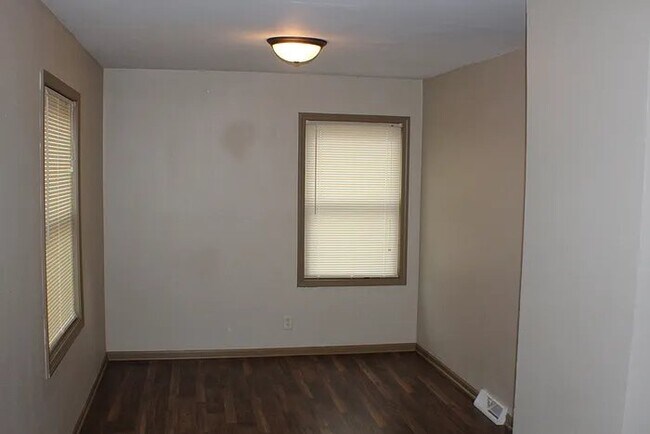 Foto del edificio - 4333 N 51st Blvd
