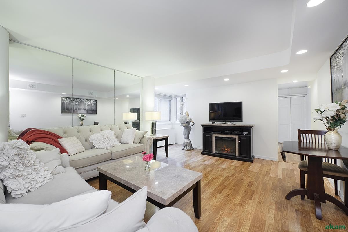 Primary Photo - 401 East 65th Street