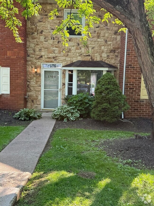 Building Photo - 1109 Nanroc Dr