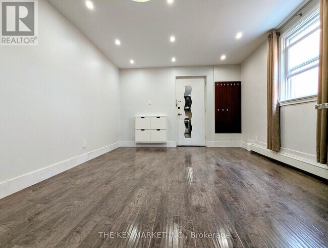 Building Photo - 211 St Clements Ave