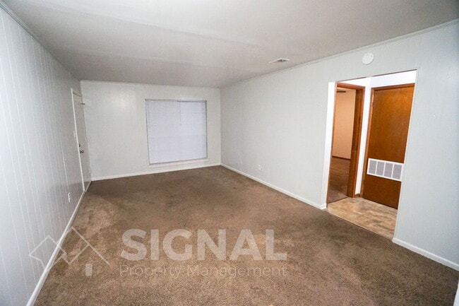 Building Photo - 1305 16th St N