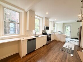 Building Photo - 1726 Beacon St