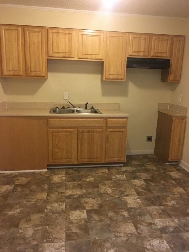 Foto del edificio - 2 bedroom Unit in Updated Community