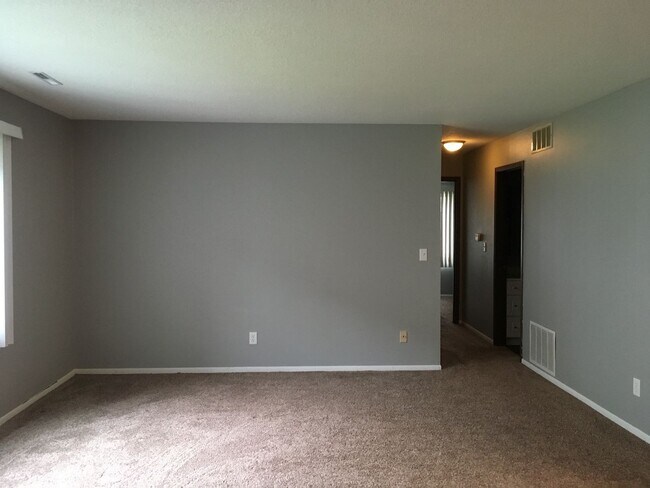Interior Photo - Cobblestone Circle Apartment 2 Bedroom, 1 ...