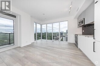 Building Photo - 285-1285 Dufferin St
