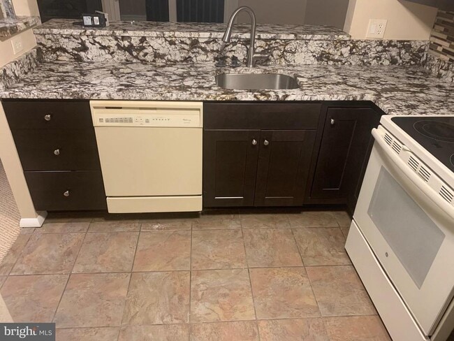 Building Photo - 8075 Pantano Pl