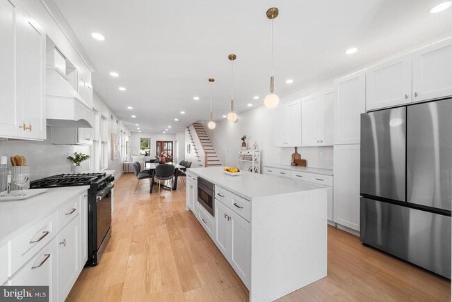 Building Photo - 705 Preston Ave