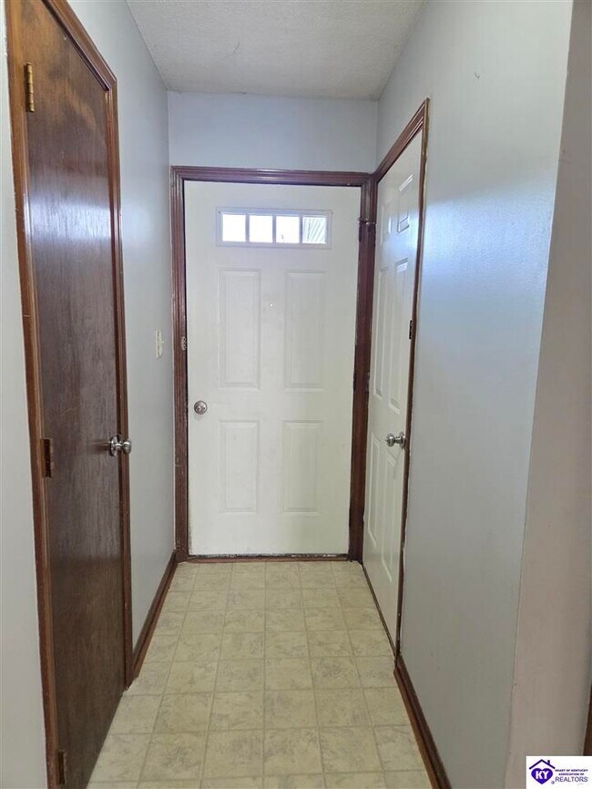 Foto del edificio - 629 Potomac Ct