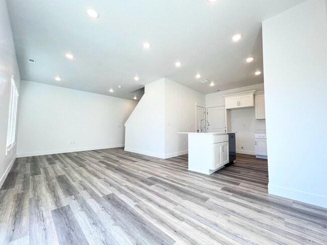 Foto del edificio - Newly built 3 Bed/2.5 Bath Townhome in Salem