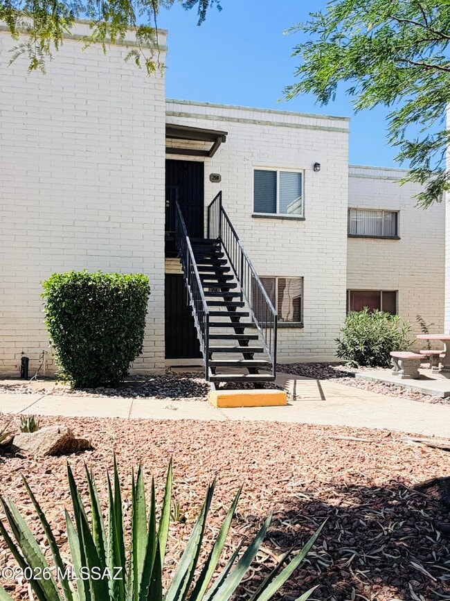 Building Photo - 8450 E Old Spanish Trail