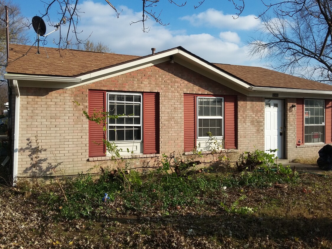 5301 Ridgecrest Rd, Louisville, KY 40218 House Rental in Louisville