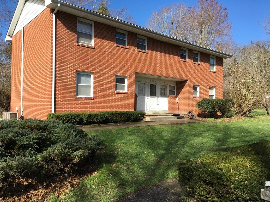 114 Poplar St, Berea, KY 40403 Room for Rent in Berea, KY