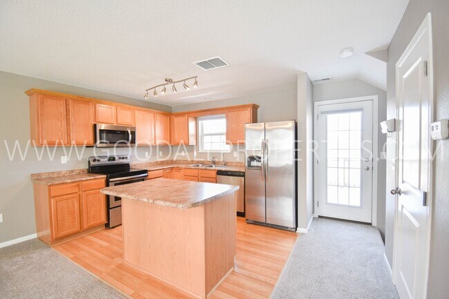 Foto del edificio - 2 bedroom, 2 bath Townhome Overlooking a W...