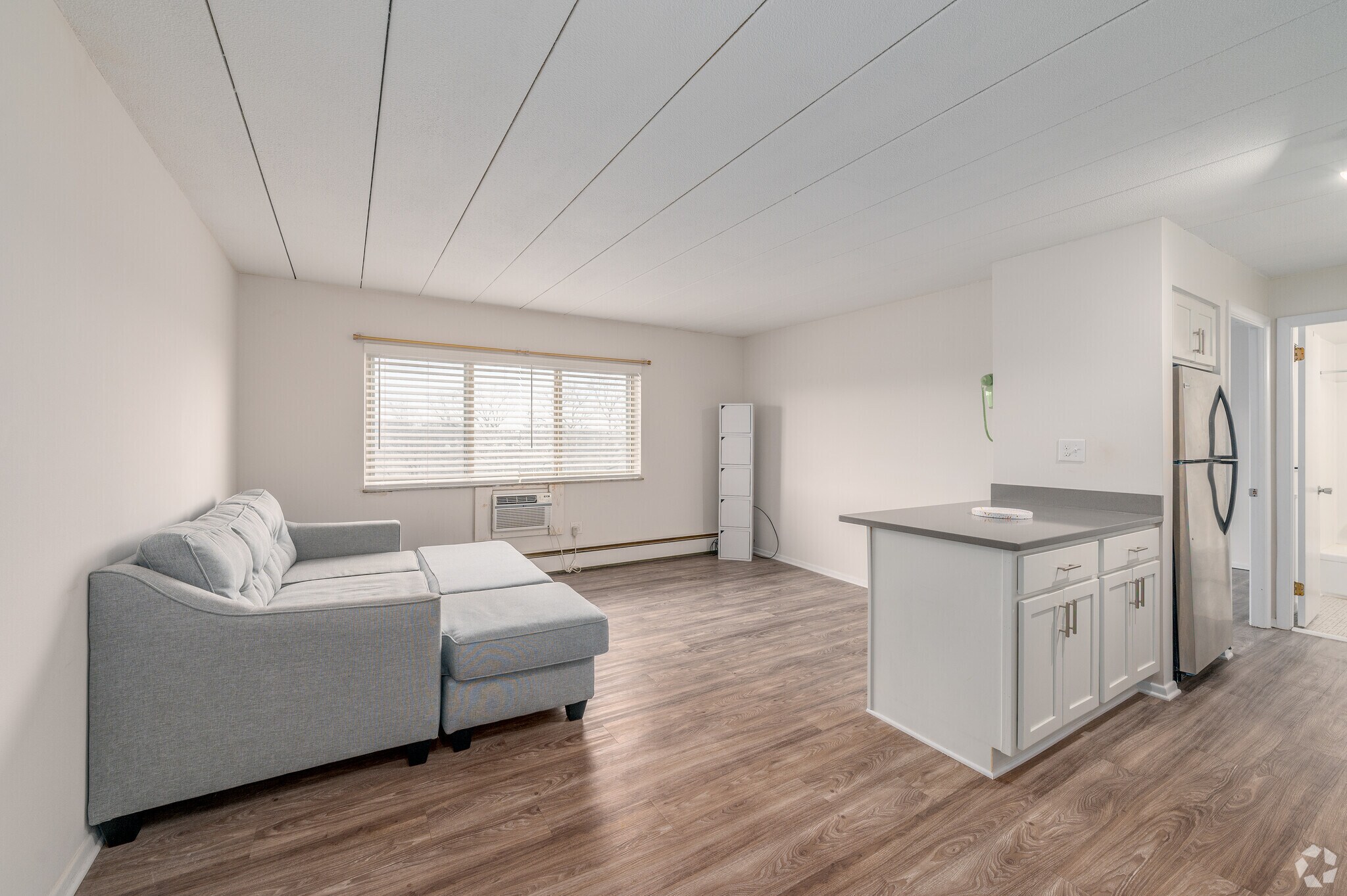 Commodore Club Apts – photo 5