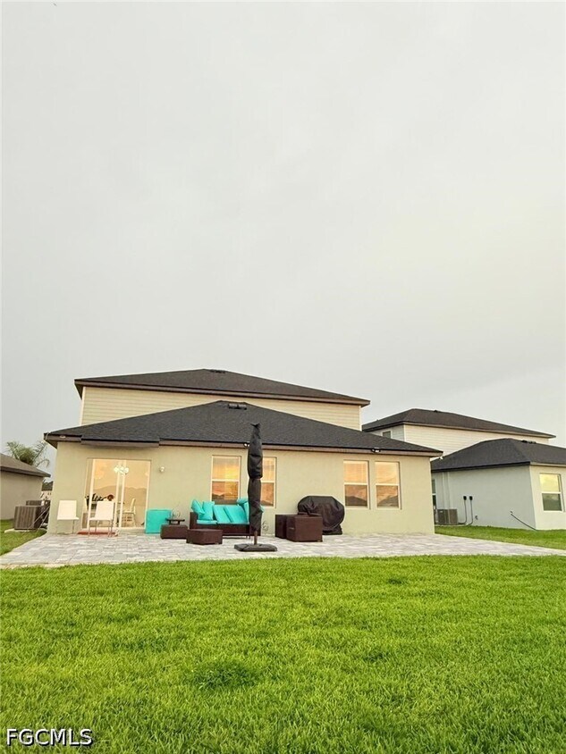 Foto del edificio - 17645 Paradiso Wy