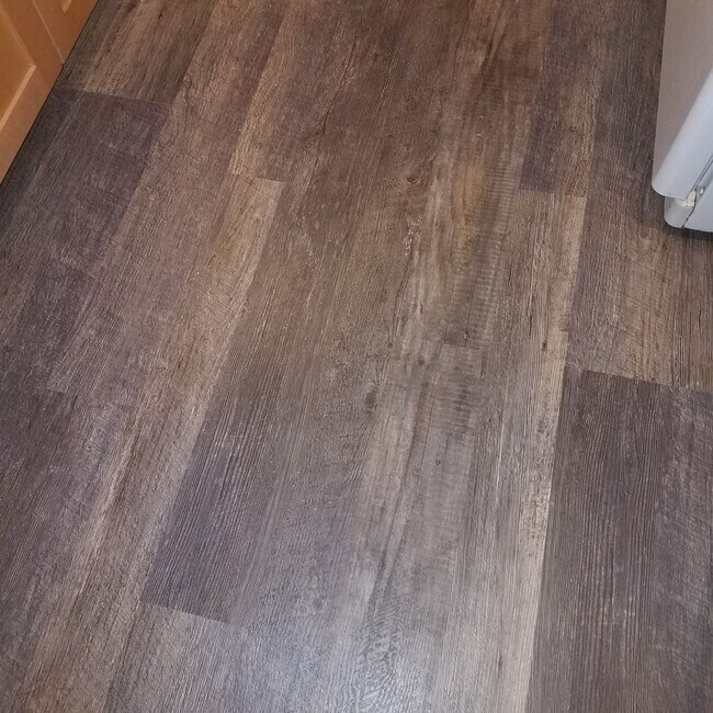 Building Photo - 1BR/1BA, Upscale Loft with accessible Rooftop Deck & Community Pool!