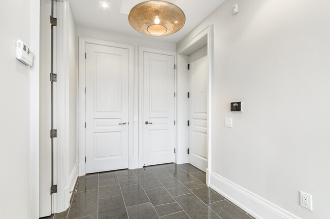 Photo du bâtiment - 133 Hazelton Ave