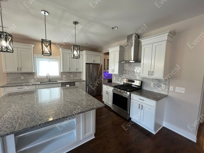 Foto del edificio - 3712 Elmhurst Ave