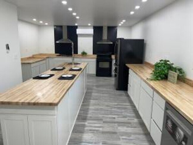 Foto del edificio - A Getaway Near the Lake- 3 Bedroom, 2 Bath...