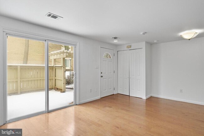 Foto del edificio - 8619 Welbeck Way