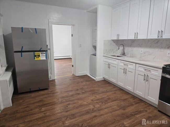 Building Photo - 12 N 6th Ave